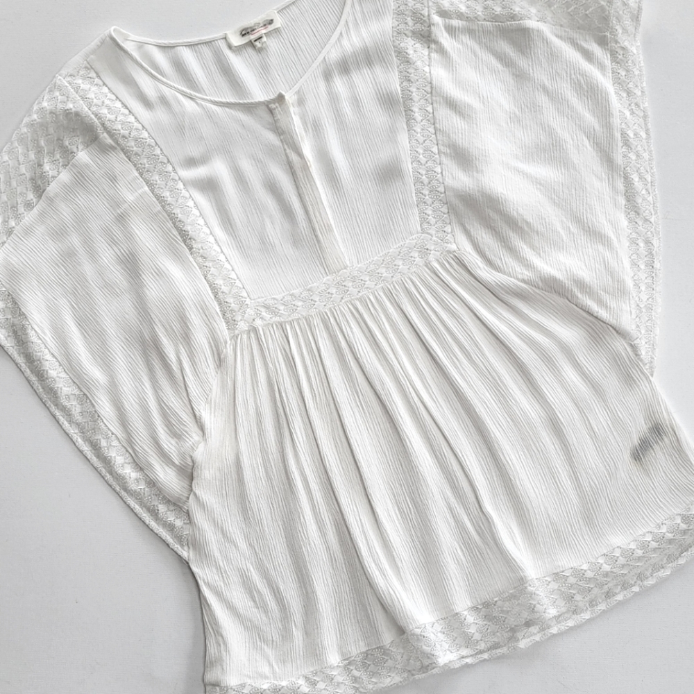 Two by Vince Camuto White Lace Detail Top